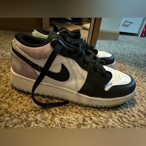 COPY - Jordan 1 Low Tie-dye, size 5.5 youth (7 women’s) lightly used